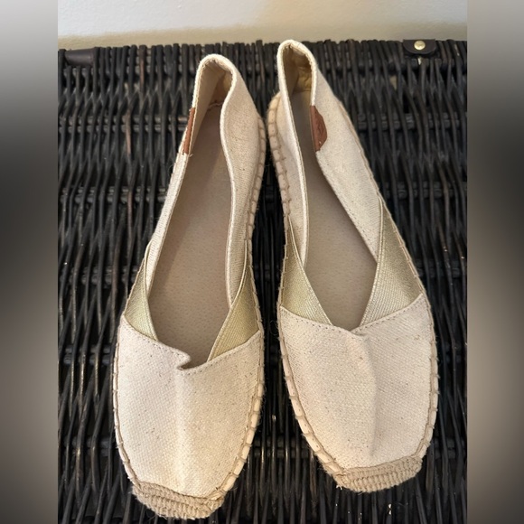 Women’s Sperry Brand Flat Shoes - Picture 2 of 5